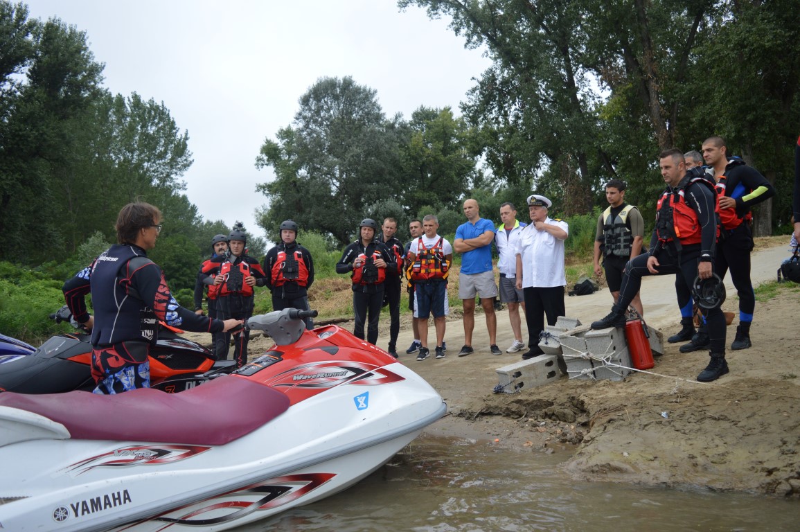 OBUKA PRIPADNIKA SEKTORA ZA VANREDNE SITUACIJE style=
